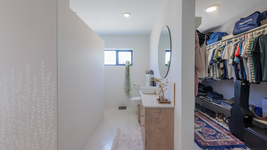 6 Bedroom Property for Sale in Agulhas Western Cape